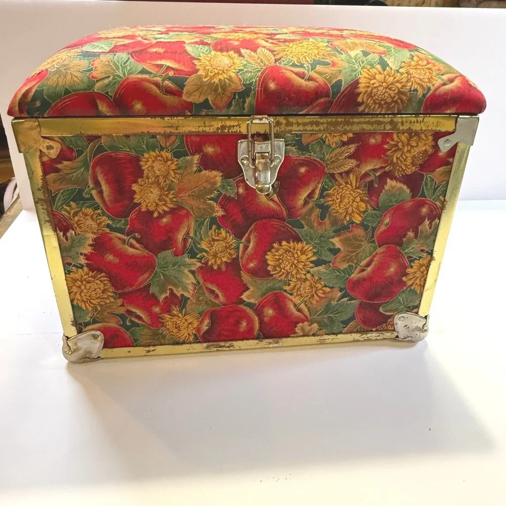 Vintage Style Apple Floral Storage Trunk Padded Ottoman Gold Trim Small Chest